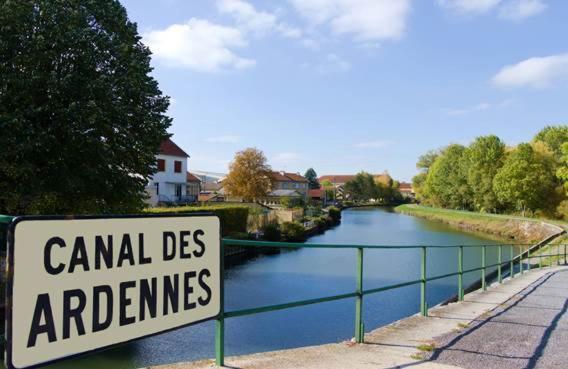 Camping Le Vallage Attigny Luaran gambar